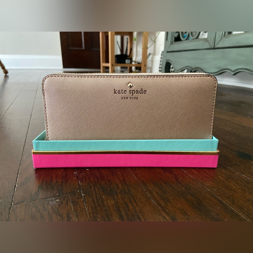 🎁 NEW IN BOX 🎁 Kate Spade Mikas pond rosegold wallet